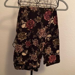 Torrid skull and rose women’s leggings size 2